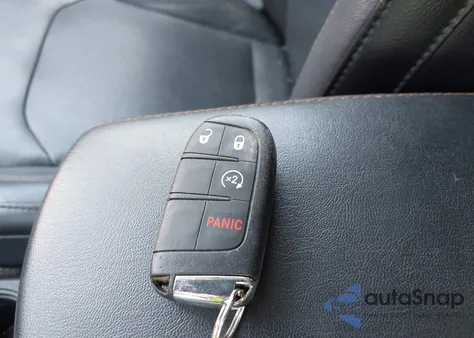 2018 Jeep Compass Limited 4X4 z USA, uszkodzony, nr VIN 3C4NJDCB3JT153578